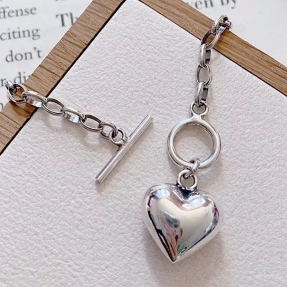 Silver Heart Toggle Bracelet Brand New - Picture 2 of 4